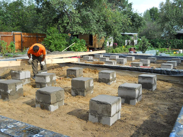 stolbchatyj-fundament-svoimi-rukami-poshagovaya-instrukciya-18.jpg